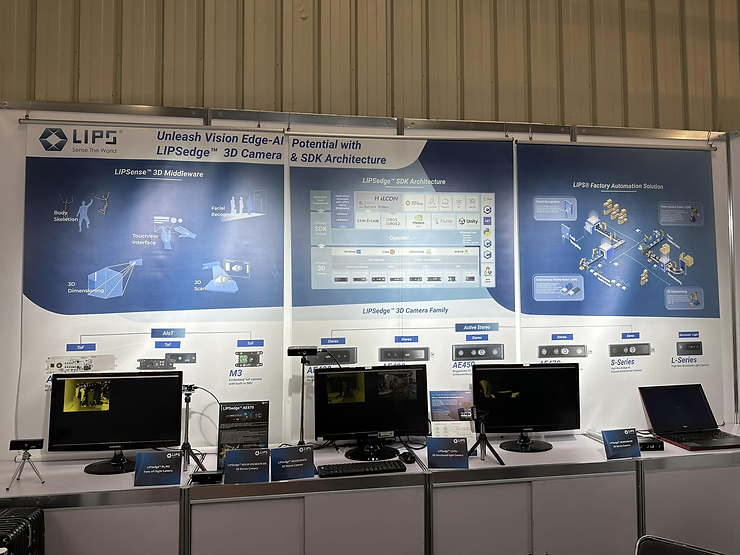 立普思 LIPS 在 Embedded World 2024 盛大展出 1 Exhibition booth showcasing LIPSedge™ 3D Camera and SDK Architecture. The display highlights features like LIPSense™ 3D Middleware, factory automation solutions, and various 3D camera models (e.g., AE450, M3, S-Series, L-Series). Monitors and hardware are arranged beneath detailed informational posters.