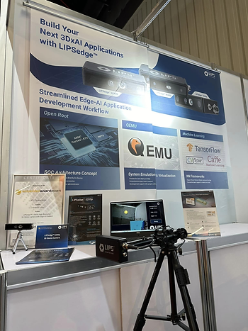 立普思 LIPS 在 Embedded World 2024 盛大展出 4 Exhibition booth presenting LIPSedge technology for 3D AI applications. The setup features posters detailing streamlined edge-AI workflows, a tripod-mounted LIPSedge device, and informational displays on system emulation and machine learning frameworks like TensorFlow.